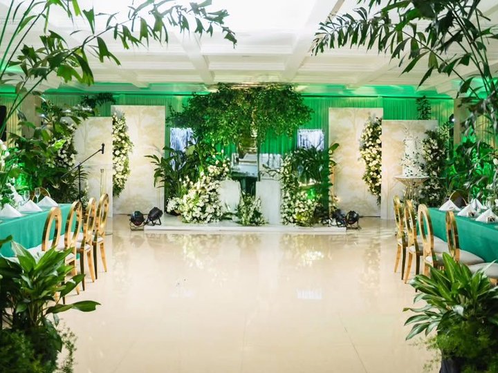 Eco-friendly-party-decor-with-bamboo-and-potted-plants