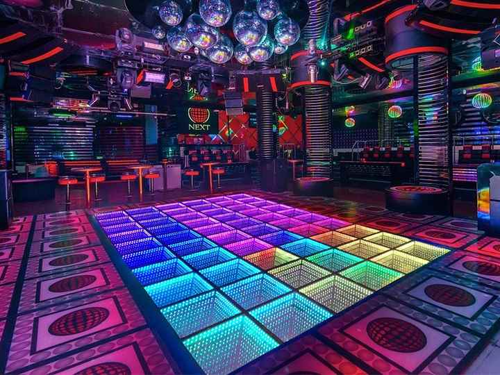 Infinity mirror dance floor