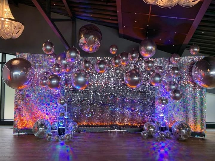 Lavish-maximalist-party-decor-with-rich-textures-&-florals.